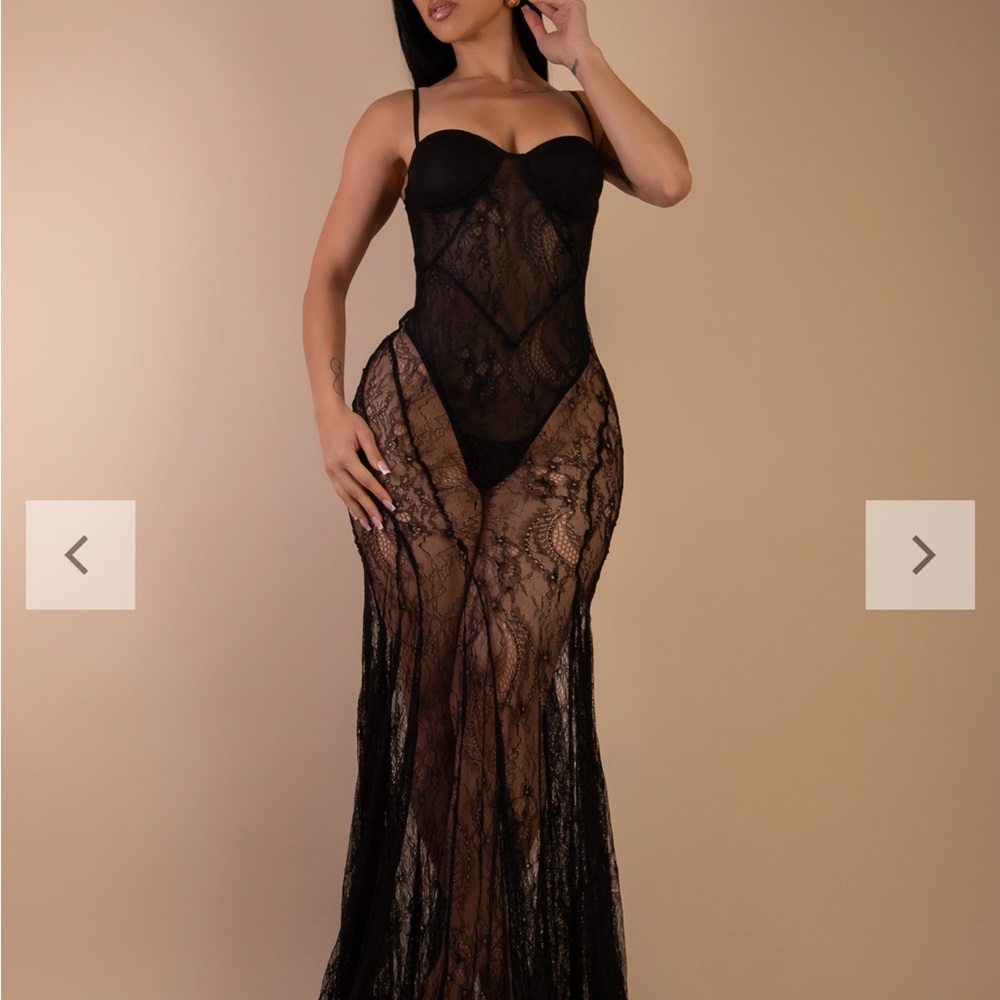 Elegant Black Lace Maxi Dress